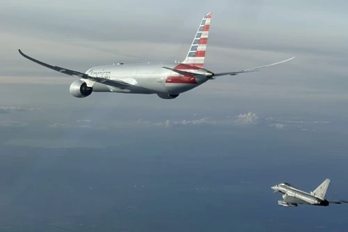 Italy điều tiêm kích hộ tống máy bay chở khách Mỹ bị dọa đánh bom