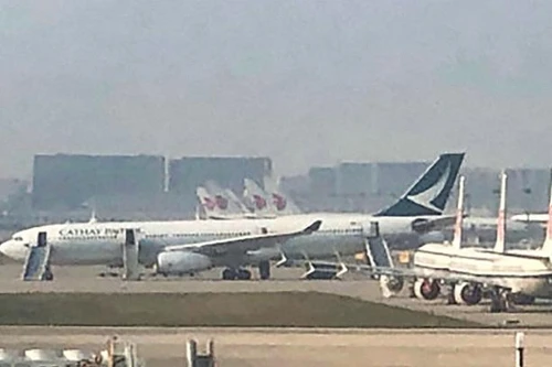 Trung Quốc sơ tán khẩn cấp hành khách trên máy bay bị dọa bom