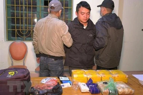 [Tin nhanh sáng 5-1-2021] Bắt giữ đối tượng vận chuyển trái phép 66.000 viên ma túy tổng hợp