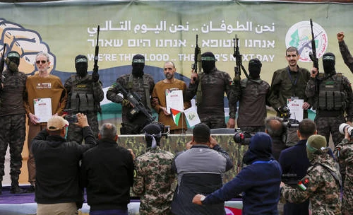 Hamas thả thêm 3 con tin người Israel, 183 tù nhân Palestine lập tức được tự do