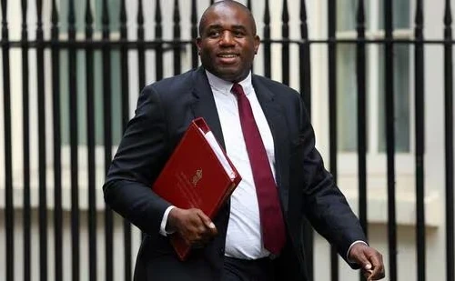 Ngoại trưởng Anh nói cần phải chia sẻ năng lực răn đe hạt nhân với Pháp