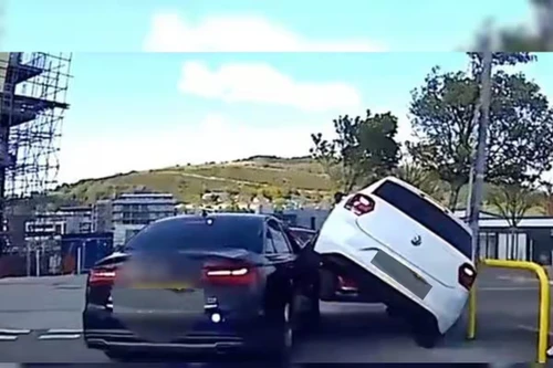 Tội phạm ma túy liều lĩnh tông vào xe cảnh sát chìm để tẩu thoát