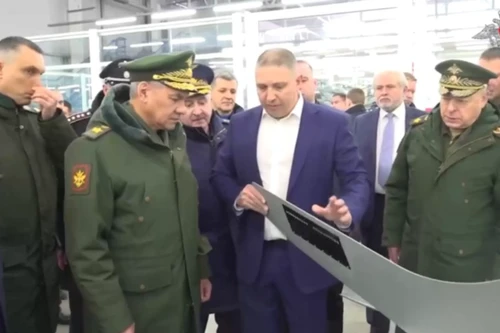 Bộ trưởng Quốc phòng Nga thị sát cơ sở sản xuất máy bay không người lái