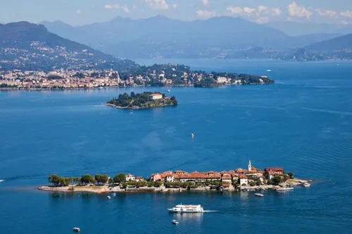 Cơn lốc bất ngờ làm lật thuyền chở khách du lịch tại Italia