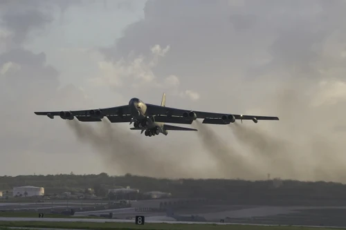 B-52 Mỹ phóng thử thành công vũ khí siêu vượt âm ở Thái Bình Dương