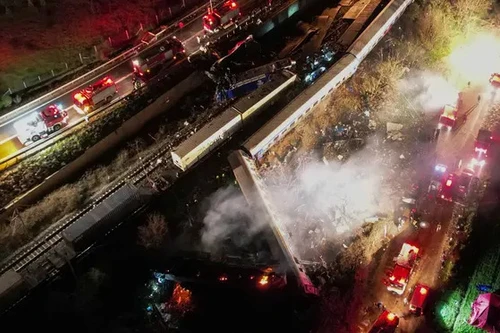 Cận cảnh hiện trường vụ tai nạn tàu hỏa thảm khốc ở Hy Lạp 