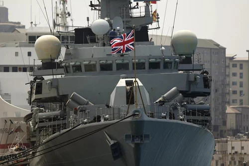 Chiến hạm Anh theo dõi sát tàu ngầm Nga ở Biển Bắc