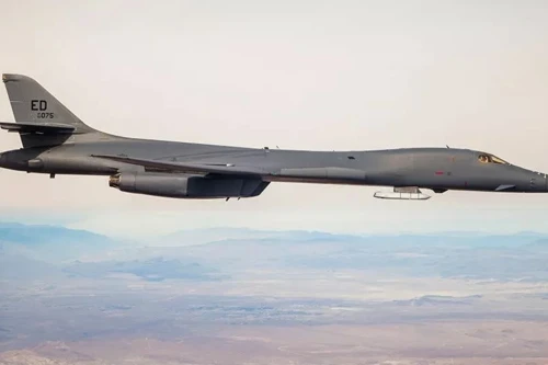 Tiêm kích Su-27 Nga chặn oanh tạc cơ chiến lược B-1B Lancer Mỹ