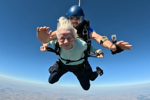 Cụ bà 104 tuổi phá kỷ lục Guinness thế giới về nhảy dù đã qua đời