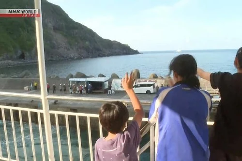 Nhật Bản sơ tán dân trên hòn đảo bị hơn 1.000 cơn rung chấn