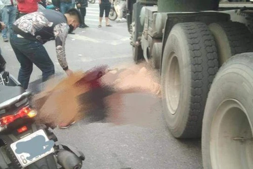 [Tin nhanh sáng 23-12-2020] Va chạm với xe container, 2 phụ nữ thương vong