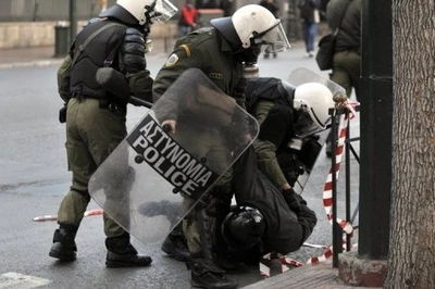 Biểu tình chống chính phủ lan rộng ở châu Âu