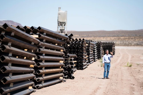 [ẢNH] Bất ngờ với “nghĩa địa” vật liệu xây tường biên giới Mỹ - Mexico