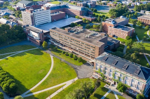 Nhân viên vệ sinh vô tình phá hỏng công trình nghiên cứu 25 năm