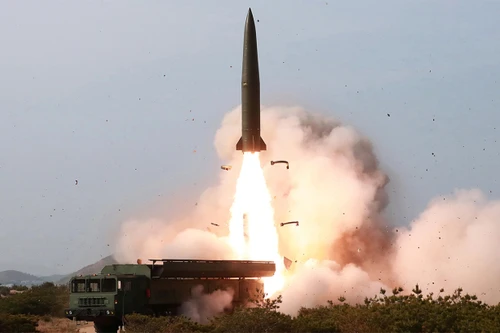 Hàn Quốc: Triều Tiên phóng hai tên lửa đạn đạo ra biển