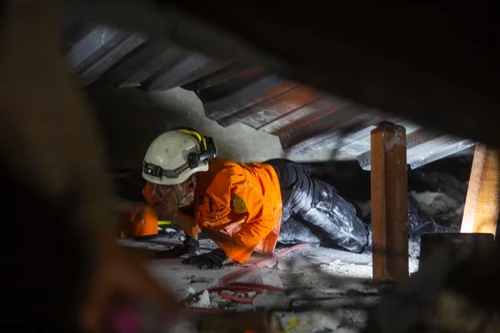 Sập trường học ở Indonesia, hàng chục học sinh bị vùi lấp dưới đống đổ nát