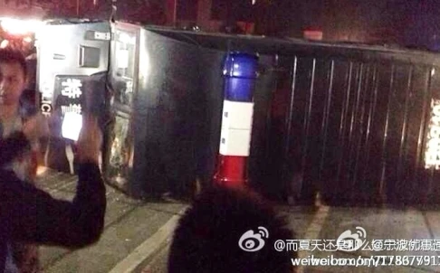 Dân vùng bão Trung Quốc đụng độ cảnh sát chống bạo động