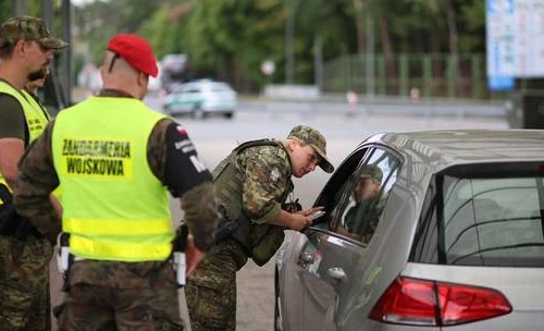 Ba Lan triển khai quân đến biên giới với Đức ngăn dòng người di cư bất hợp pháp 