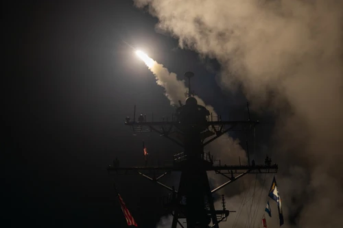 Mỹ lần đầu tấn công tên lửa đất đối không của Houthi