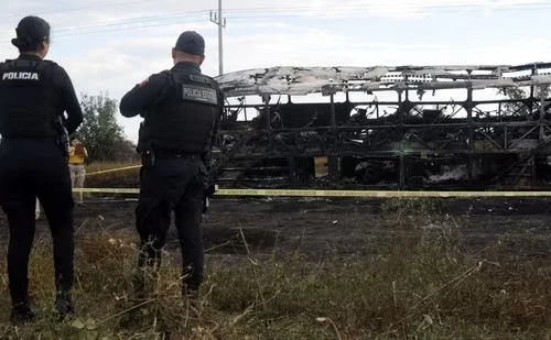 Mexico: Xe tải va chạm cực mạnh với xe buýt, ít nhất 19 người thiệt mạng