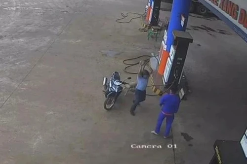 [Tin nhanh tối 29-7-2021] Công an vào cuộc vụ nguyên Phó chủ tịch huyện ném sầu riêng