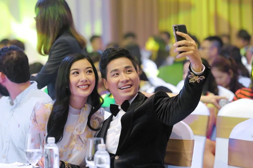 "Hậu" chia tay bạn trai, Á hậu Thúy Vân xuất hiện tình tứ với Nguyên Khang