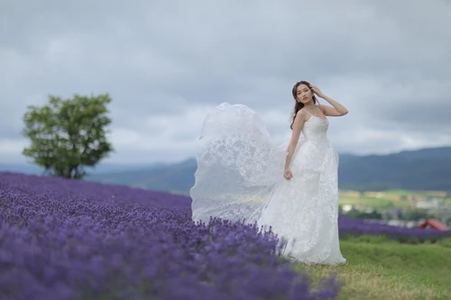 Trúc Diễm khoe ảnh cưới mới trong kỳ trăng mật muộn