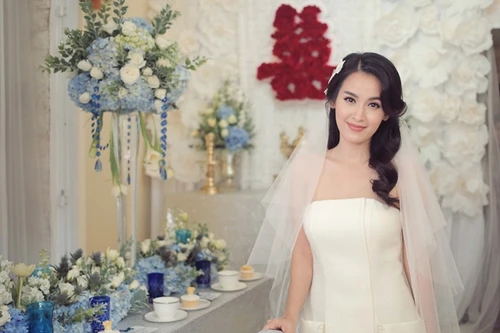 Tú Vi đẹp rạng ngời trong lễ rước dâu