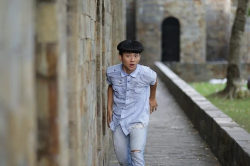 Hoài Lâm hài hước với kiểu tóc "đầu nấm" trong phim Tết