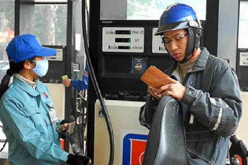 Cho “âm” quỹ bình ổn để giữ giá xăng dầu