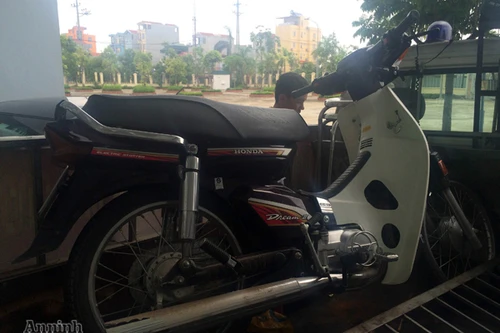 CSGT truy đuổi gần chục cây số bắt tên trộm IC xe máy