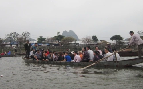 Chùa Hương – Những hình ảnh phản cảm