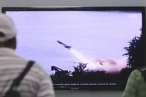 Hàn Quốc phớt lờ đề nghị hoà giải, Triều Tiên tiếp tục bắn tên lửa