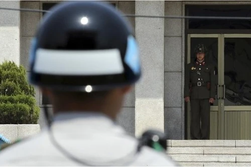 Triều Tiên xét xử 2 khách du lịch Mỹ 