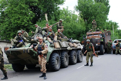 Lực lượng Donesk bắt đầu thu hồi vũ khí hạng nặng theo hiệp định Minsk 