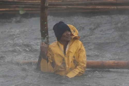 Bão Rammasun tấn công Philippines, ít nhất 10 người chết