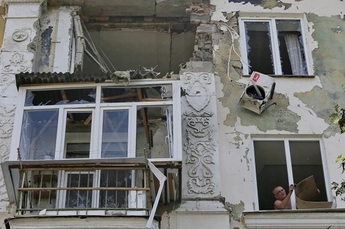 Tên lửa Grad lên tục bắn phá tan hoang thành phố Kramatorsk, Donesk