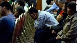 Thân nhân hành khách máy bay MH370 tuyệt vọng khi được kêu gọi trở về nhà