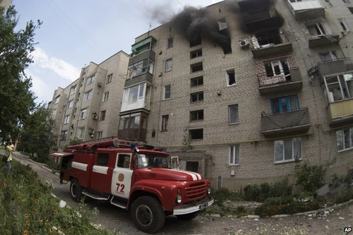 Ukraine: Pháo kích bắn phá tan hoang ngoại ô Donetsk