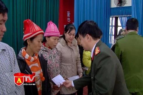 Mang Tết sớm đến với đồng bào vùng sâu