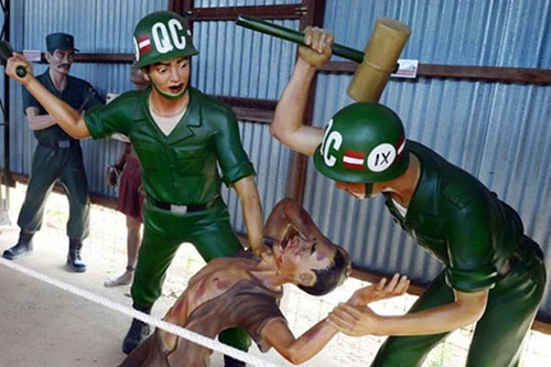 Rợn người xem cảnh tra tấn, chôn sống ở nhà tù Phú Quốc 