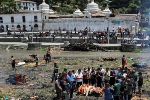 Khoảnh khắc lở tuyết kinh hoàng ở núi Everest sau động đất Nepal