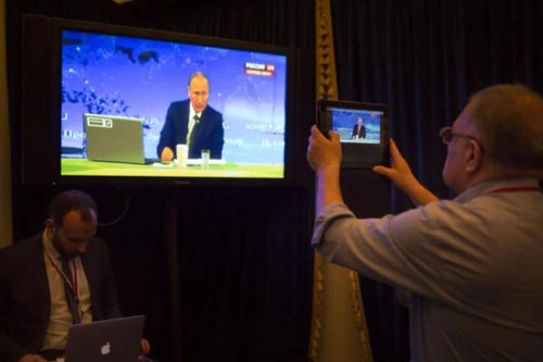 Tổng thống Putin đối thoại trực tiếp: “Muốn người dân tin, chúng ta phải có trái tim!“