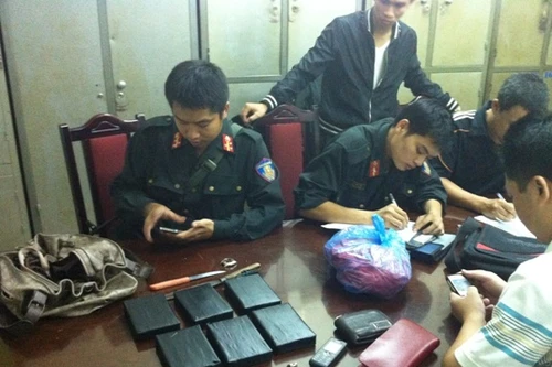 CSCĐ nổ súng cảnh cáo, vẫn liều lĩnh lao vào tấn công