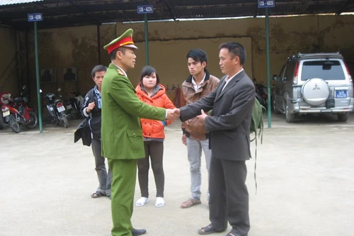 Giải cứu một cô gái Mông bị bắt nhốt chờ bán vào "động quỷ"