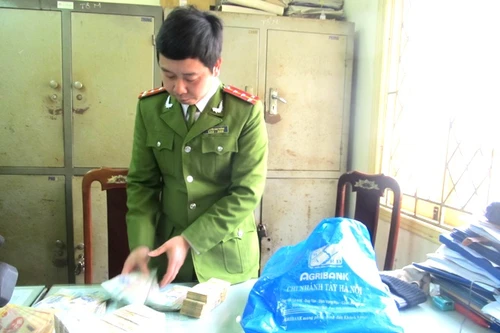 Nữ kế toán biển thủ tiền công ty rồi dựng màn kịch bị cướp