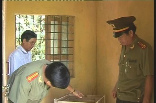 Bắt tạm giam các đối tượng mua bán vật liệu nổ