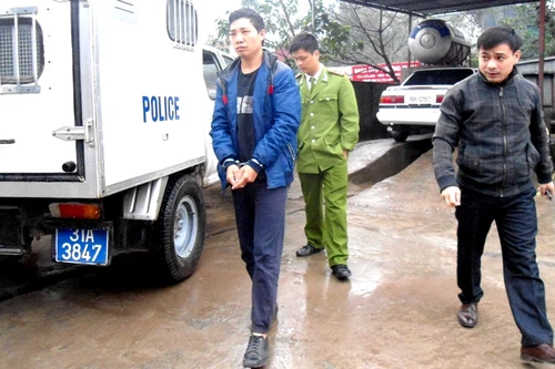 Lái xe “điên” trên phố Xã Đàn không cố tình cán tiếp nạn nhân