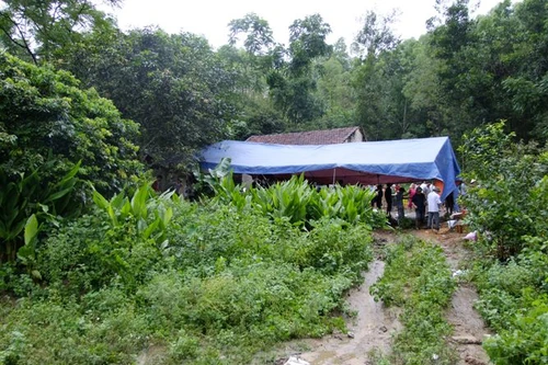 Chém giết vợ con rồi treo cổ tự vẫn vì nghi vợ ngoại tình