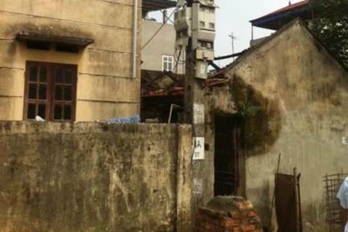 Kịp thời giúp dân dập tắt đám cháy